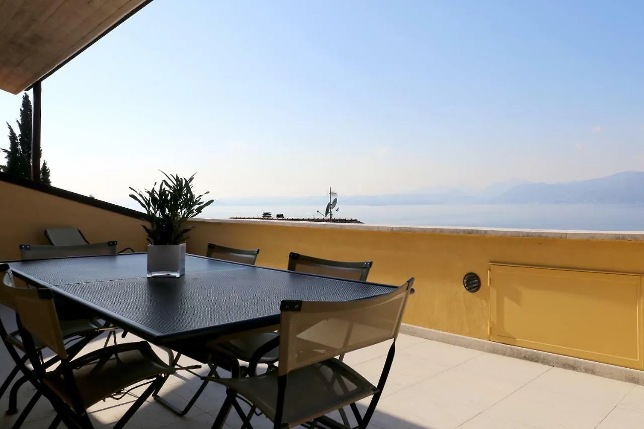 A Casa Di Emy, Lago Di Garda Apartment Torri Del Benaco